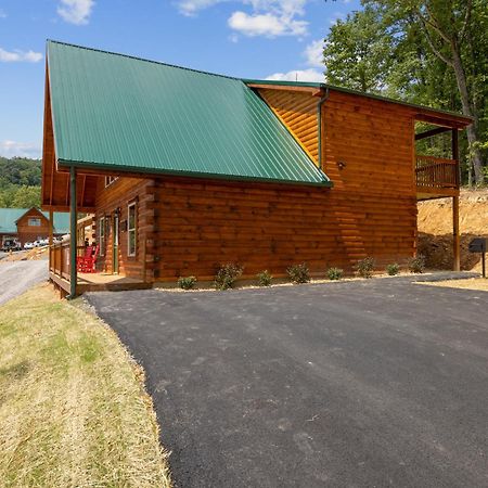 The 3 Bears Is A Newly Built 3 Bedroom Cabin Only 3 Minutes From The Parkway! Pigeon Forge Dış mekan fotoğraf