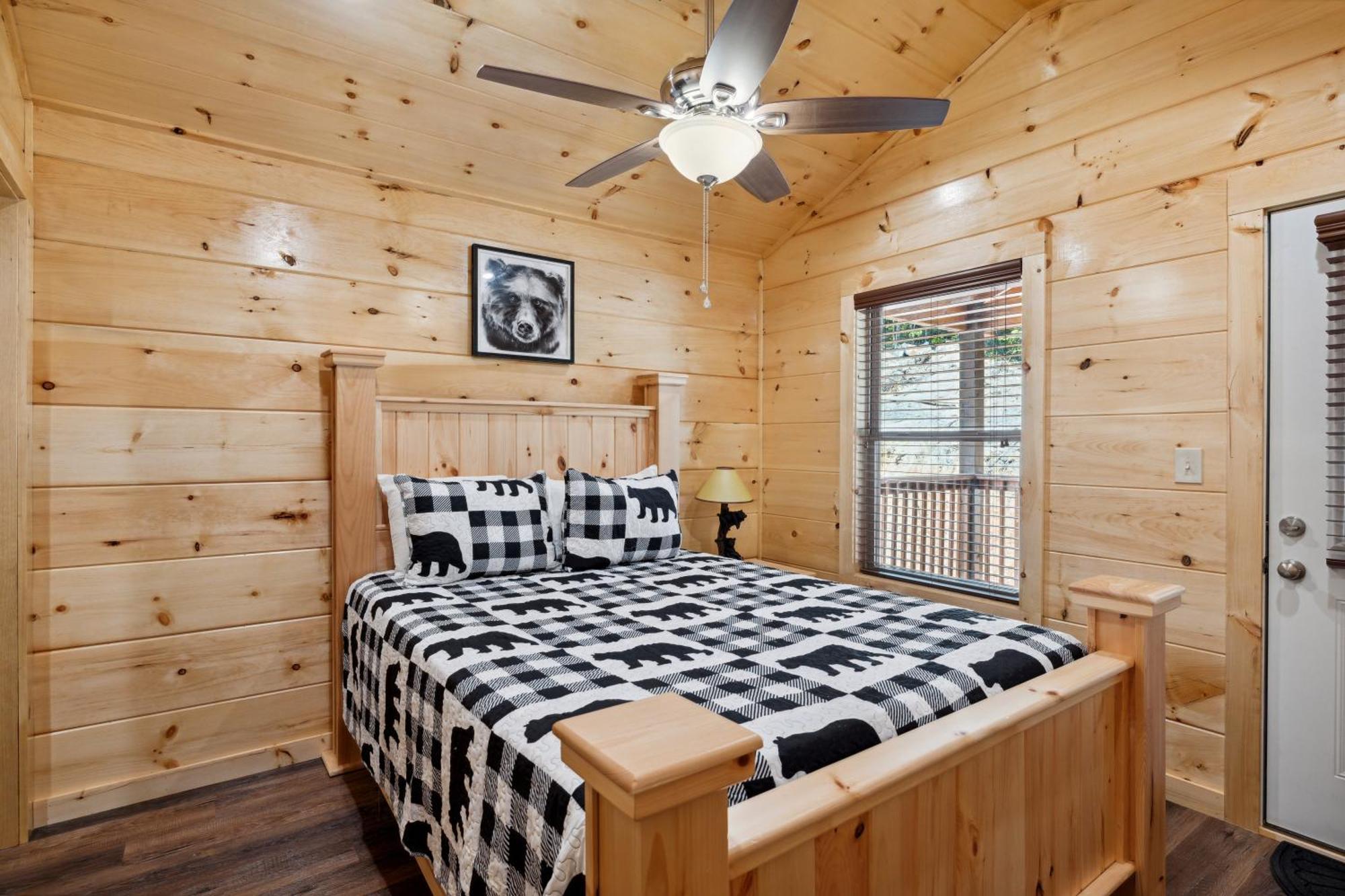 The 3 Bears Is A Newly Built 3 Bedroom Cabin Only 3 Minutes From The Parkway! Pigeon Forge Dış mekan fotoğraf