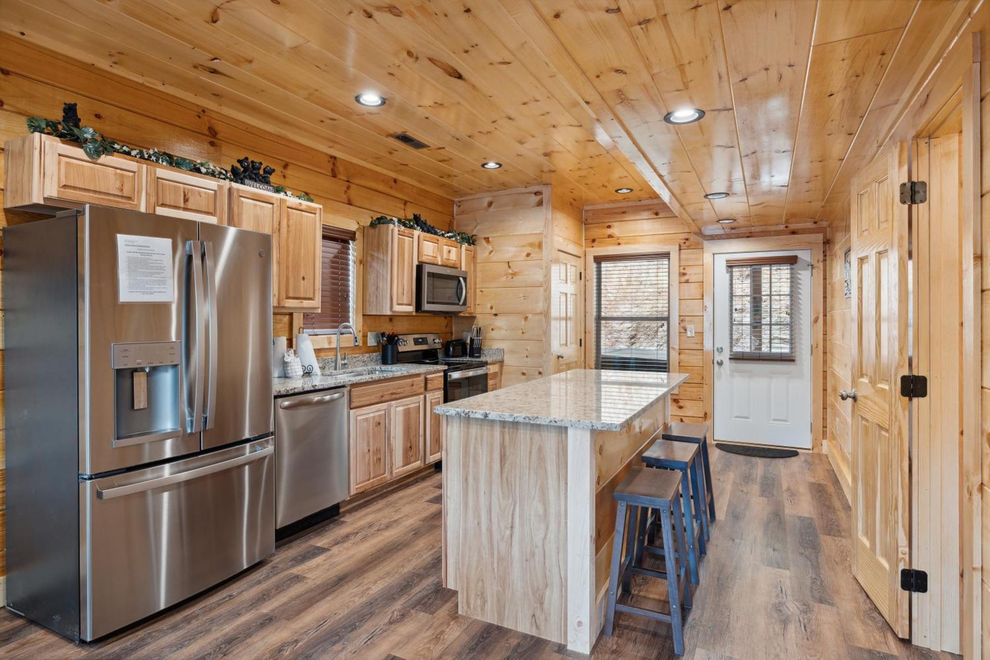 The 3 Bears Is A Newly Built 3 Bedroom Cabin Only 3 Minutes From The Parkway! Pigeon Forge Dış mekan fotoğraf