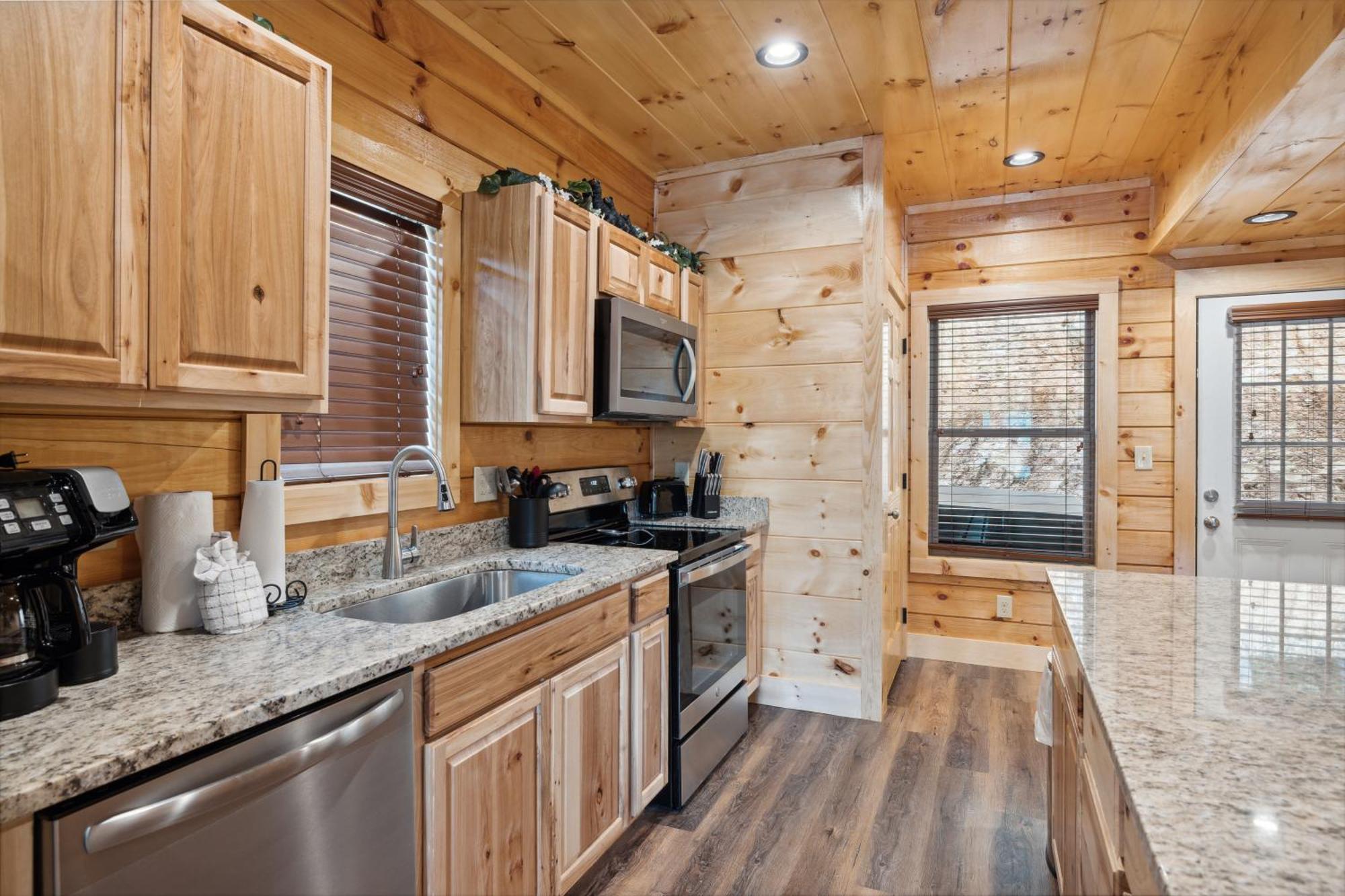 The 3 Bears Is A Newly Built 3 Bedroom Cabin Only 3 Minutes From The Parkway! Pigeon Forge Dış mekan fotoğraf